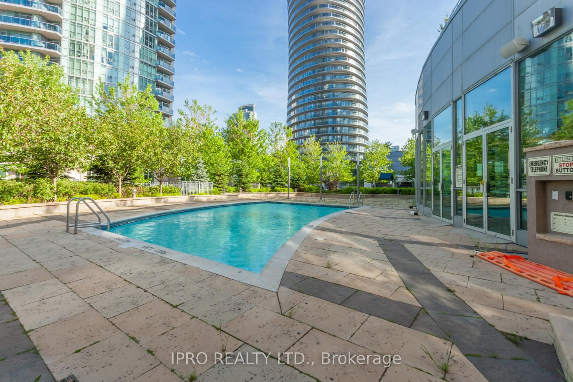 90 Absolute Avenue Unit 1607 photo 27