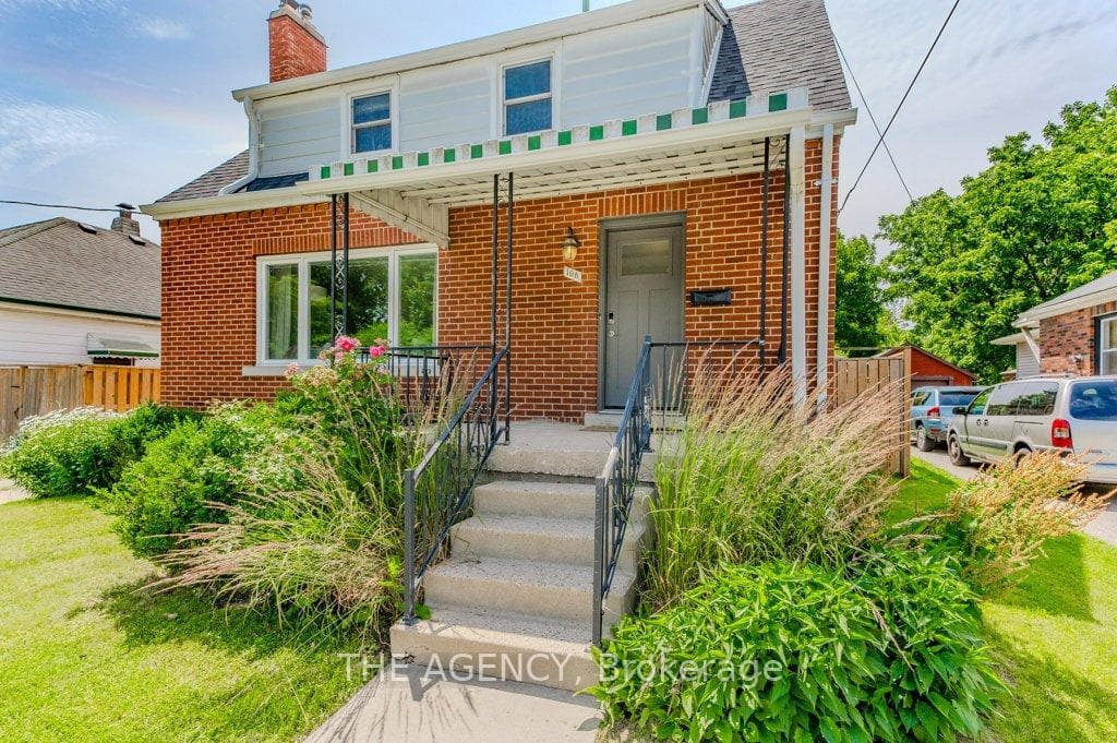 108 Lowell Street photo 2