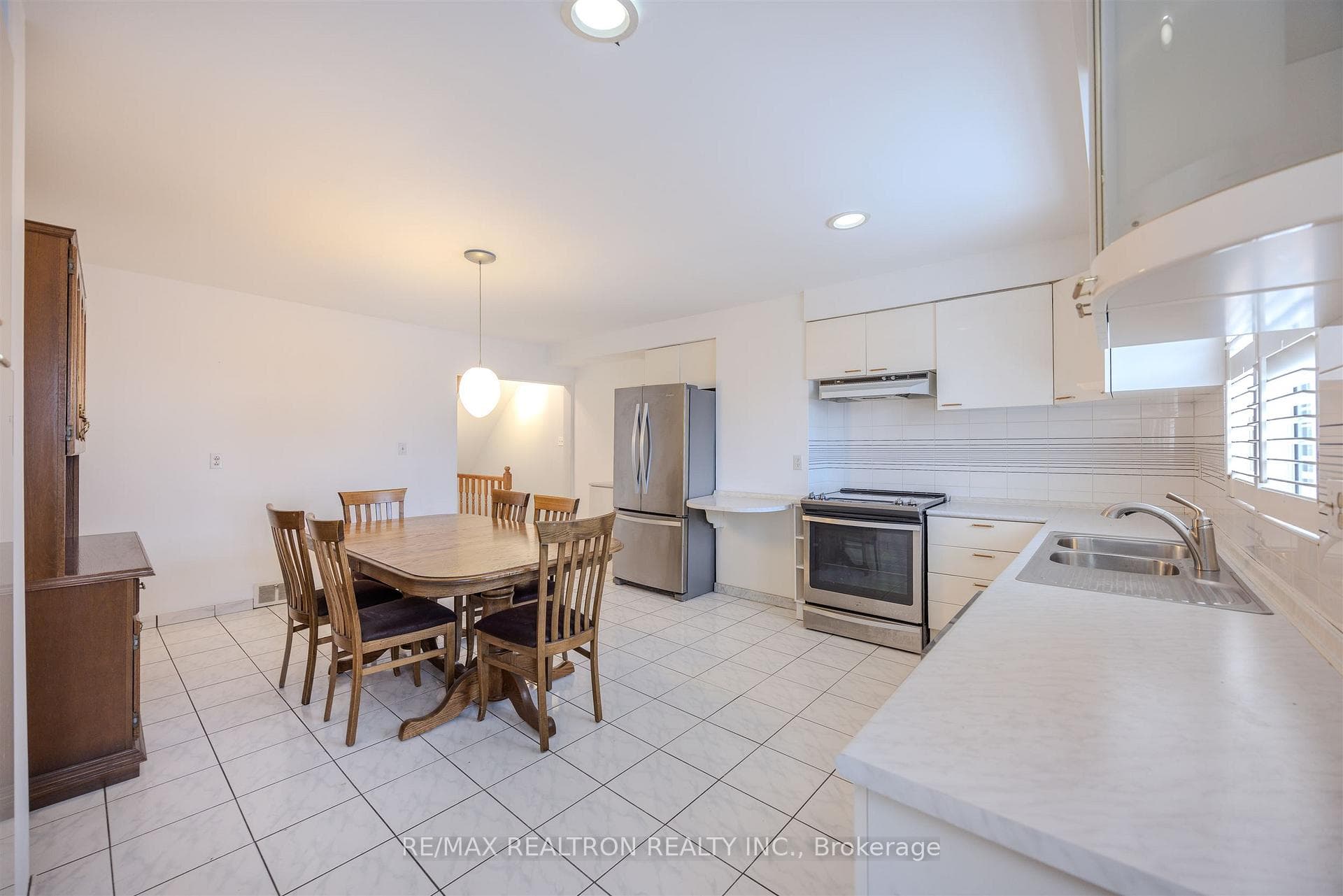 142 Gilbert Avenue photo 17