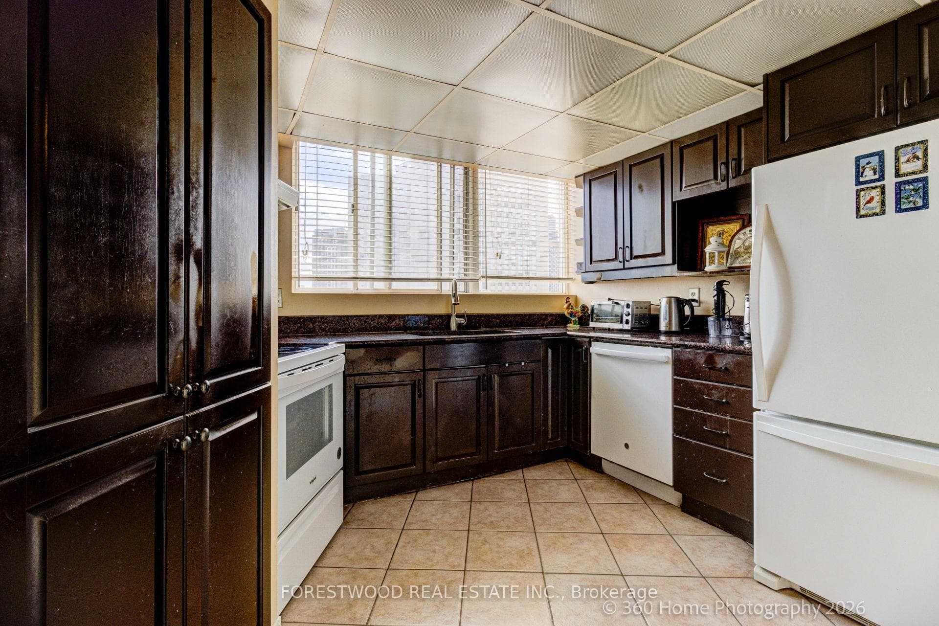 3700 Kaneff Crescent Unit 2202 photo 8