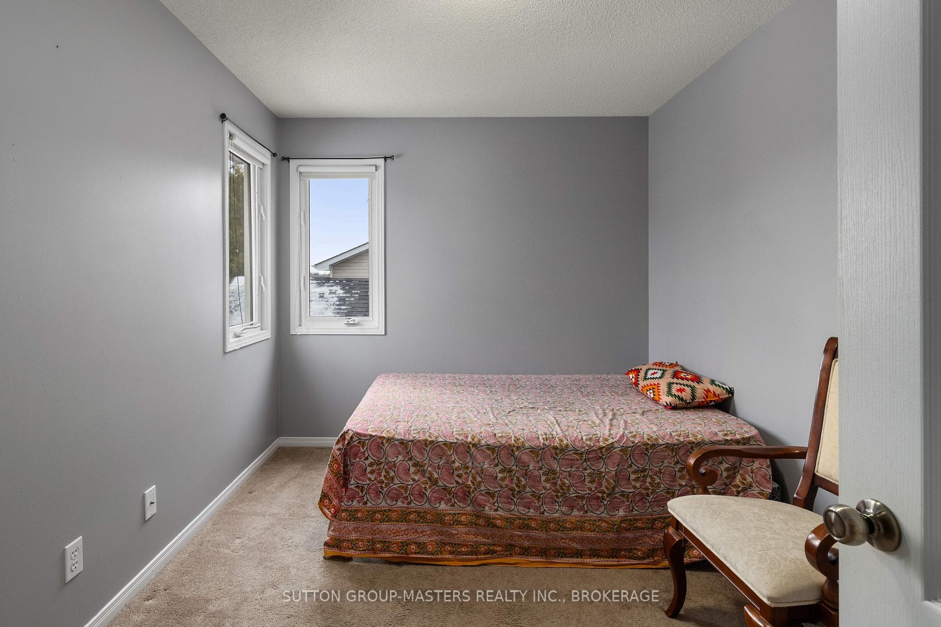 433 Maureen Street photo 14