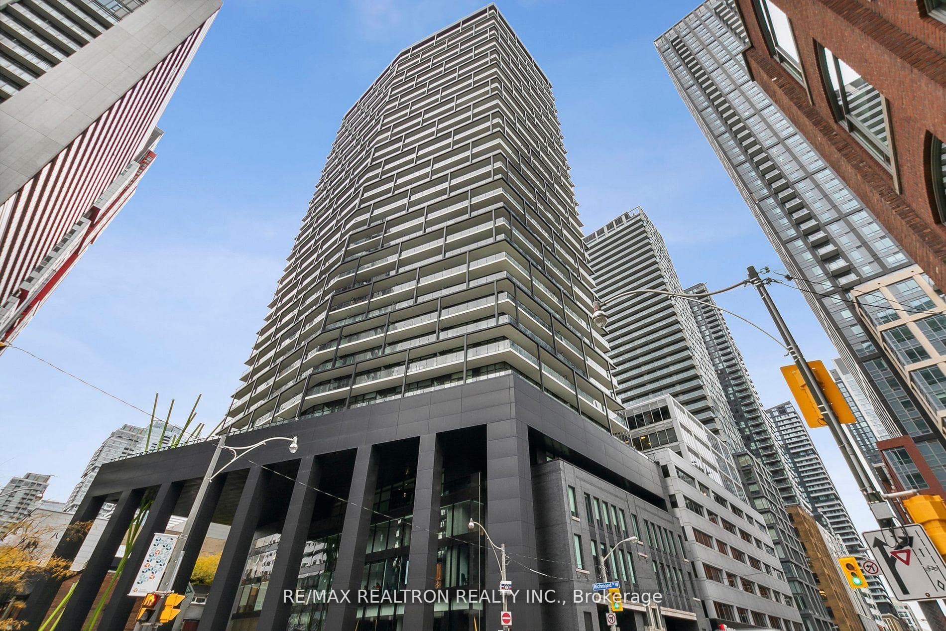 125 Peter Street Unit 2708 photo 2