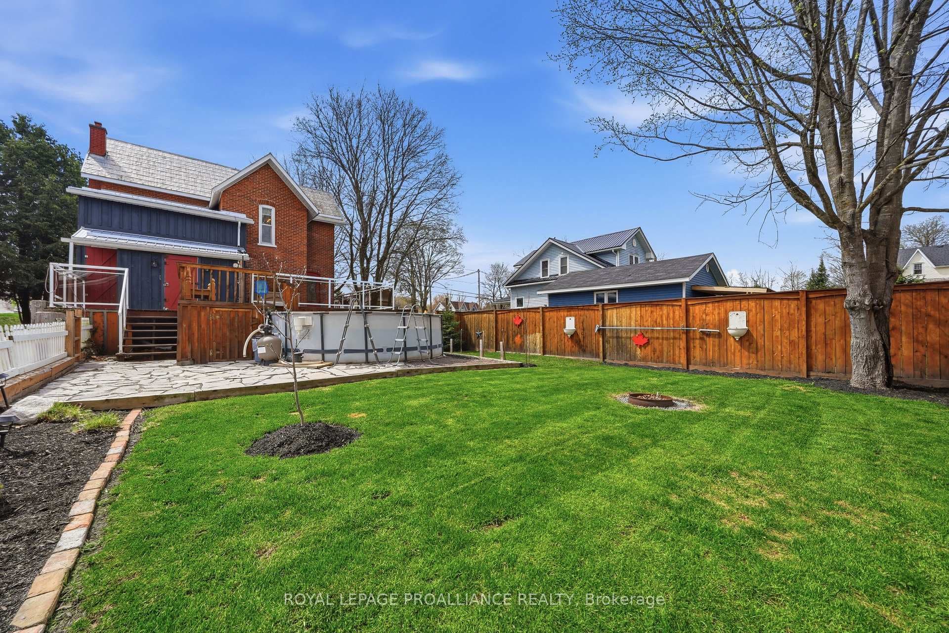 154 St Lawrence Street photo 37