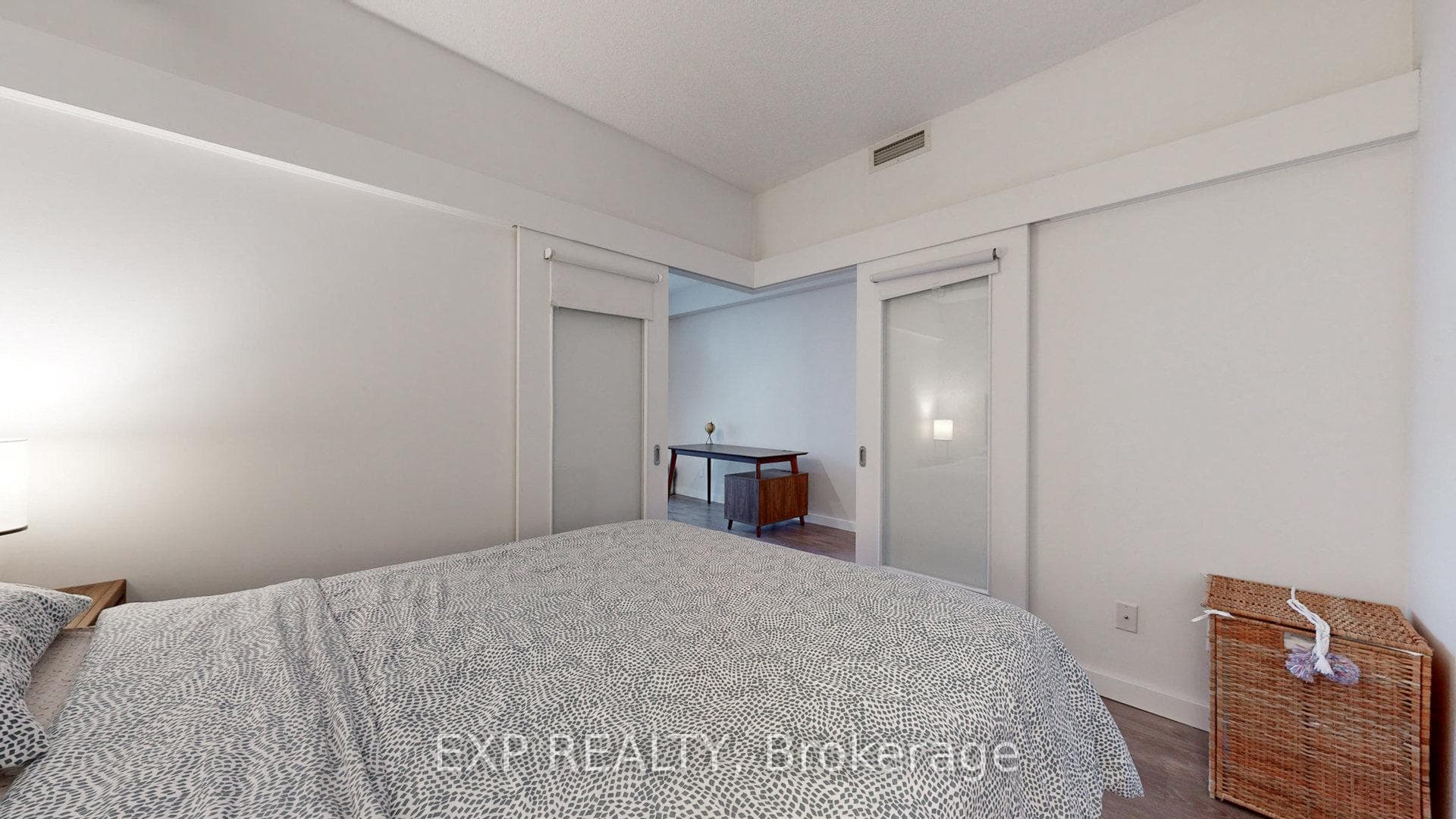 8 York Street Unit 2404 photo 18