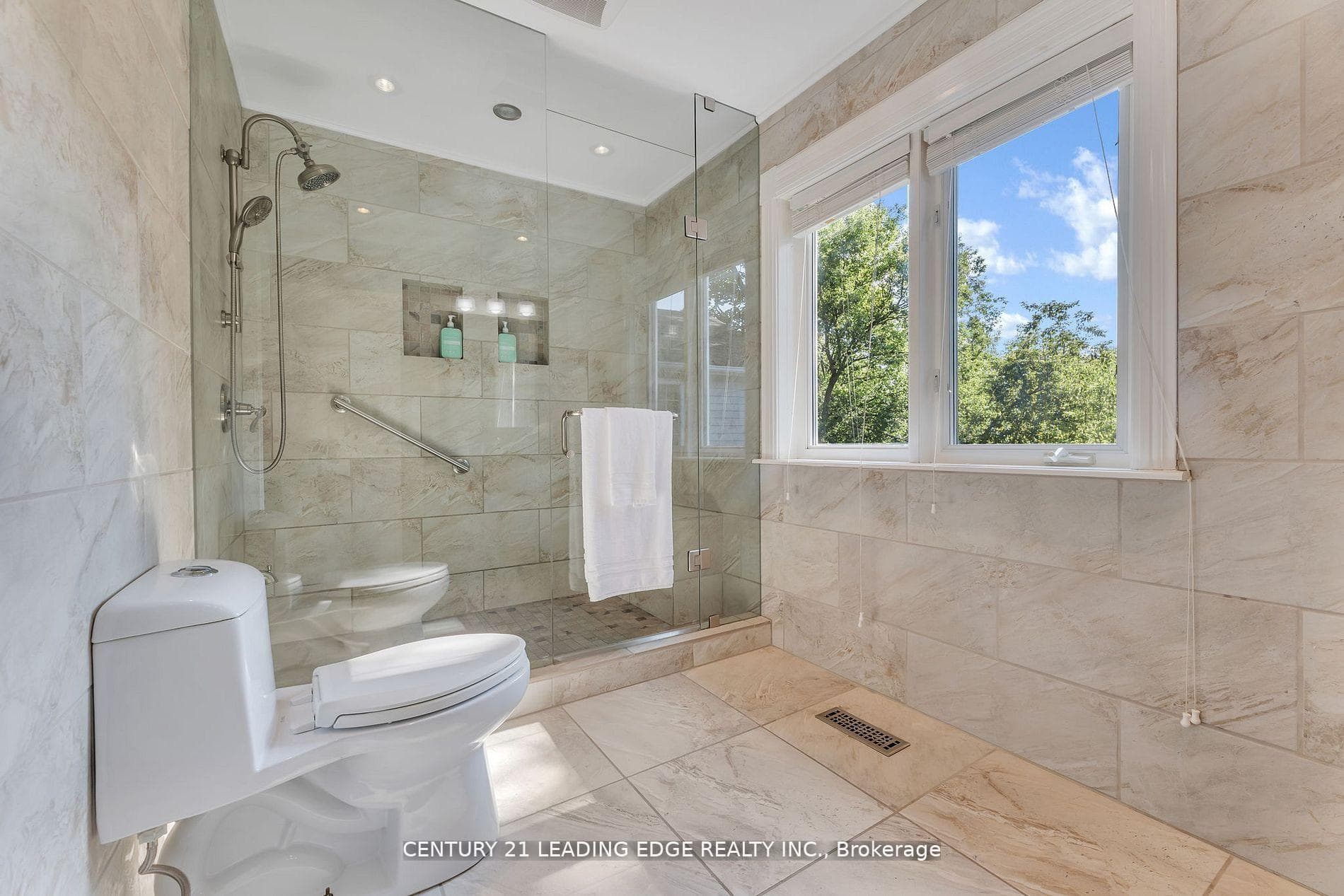 2372 Altona Road photo 33