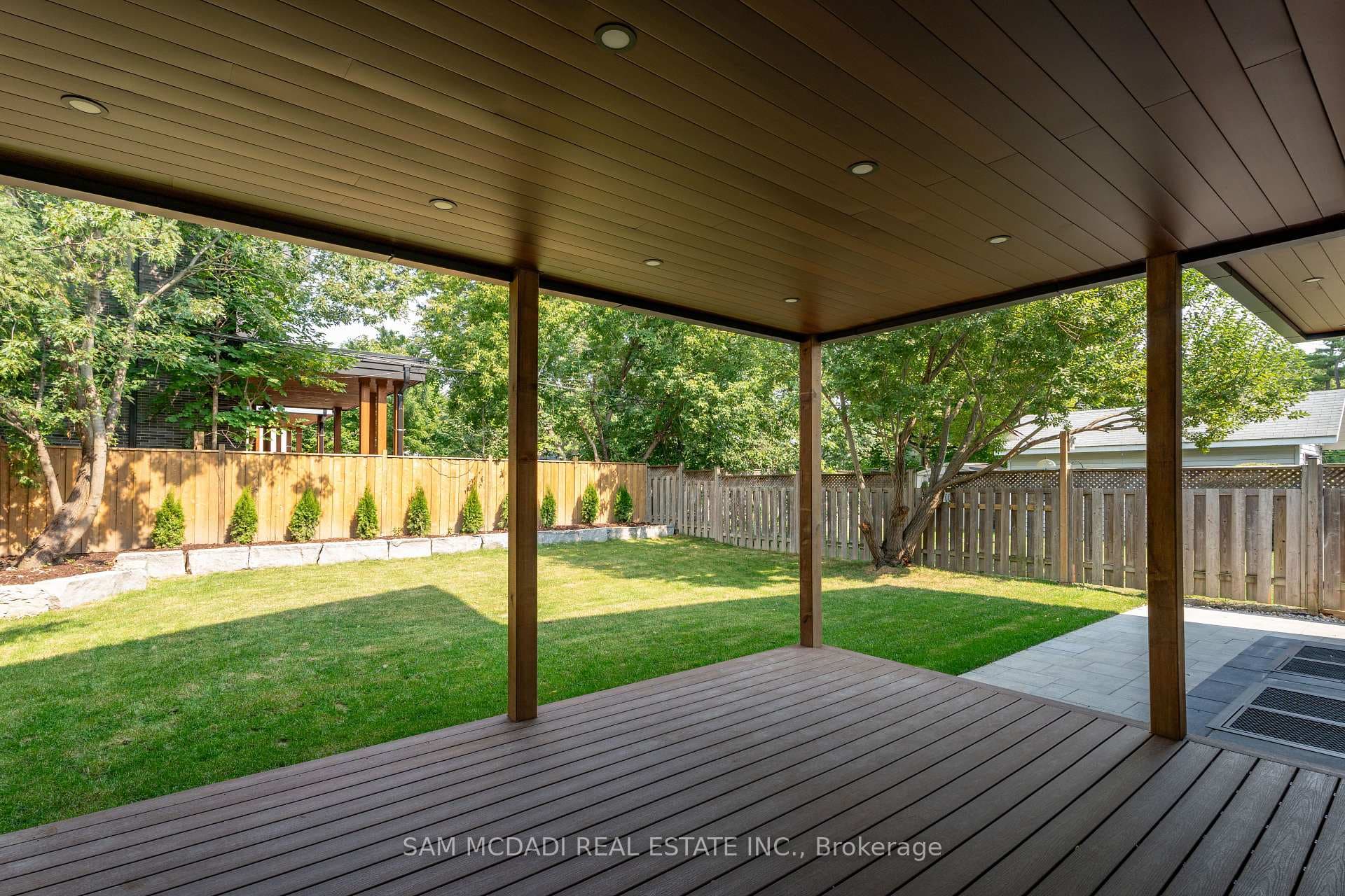 32 Swan Avenue photo 39