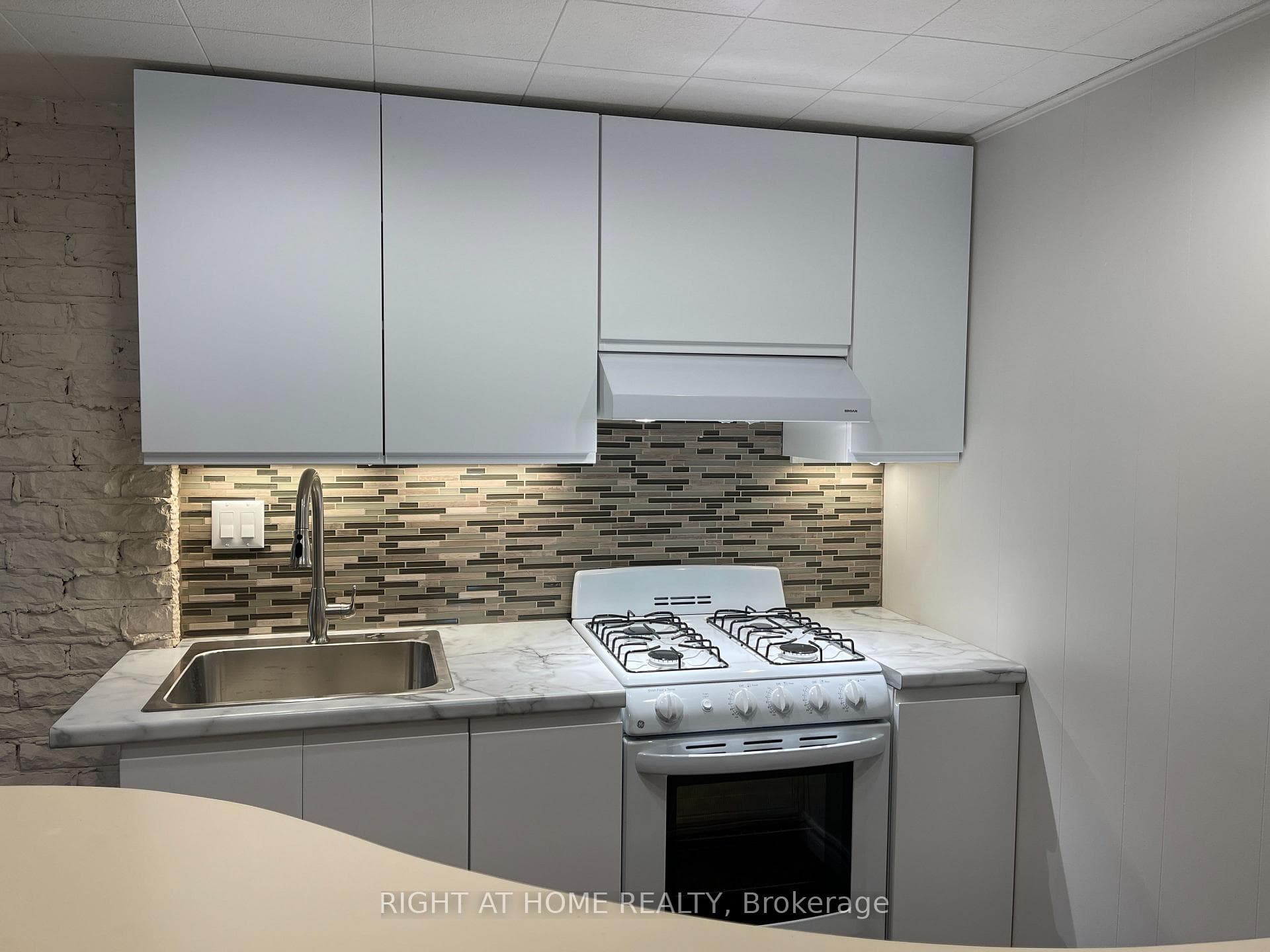 473 Rothesay Place photo 33