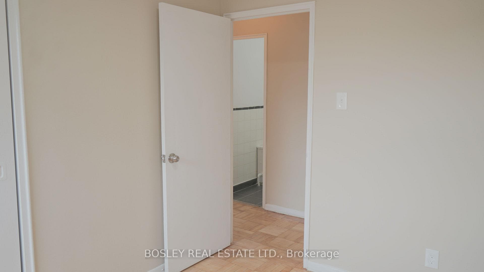 970 Eglinton Avenue Unit 406 photo 3