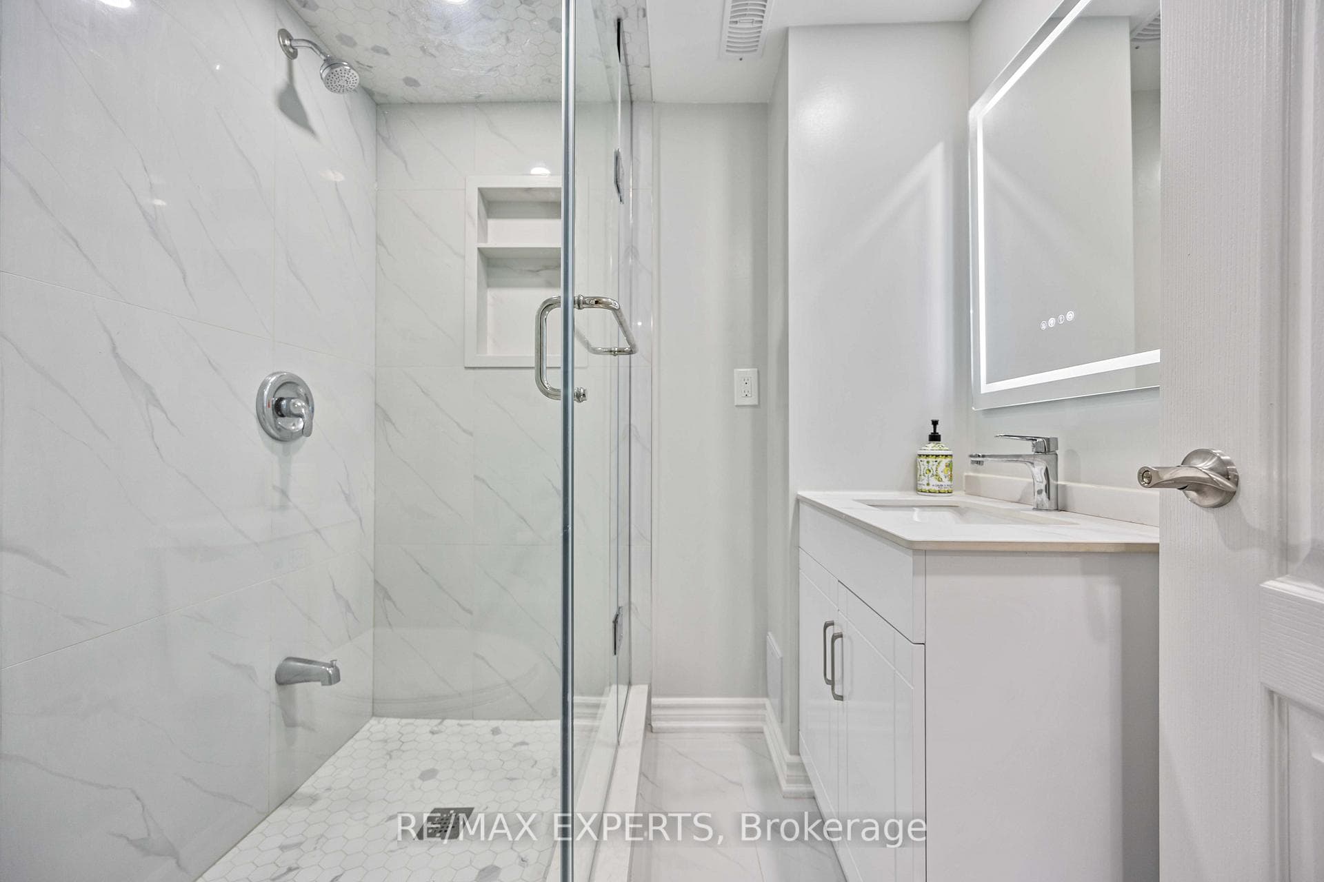 77 Starling Boulevard photo 33