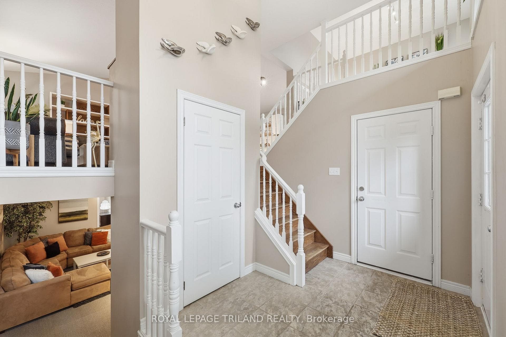 1041 BLYTHWOOD Road photo 6