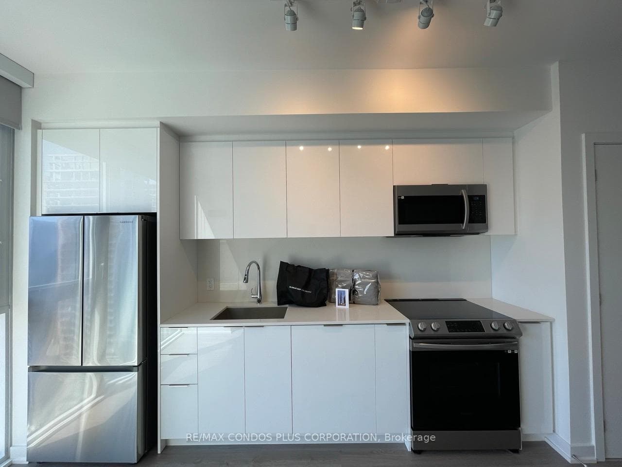 357 King Street Unit 3905 photo 15