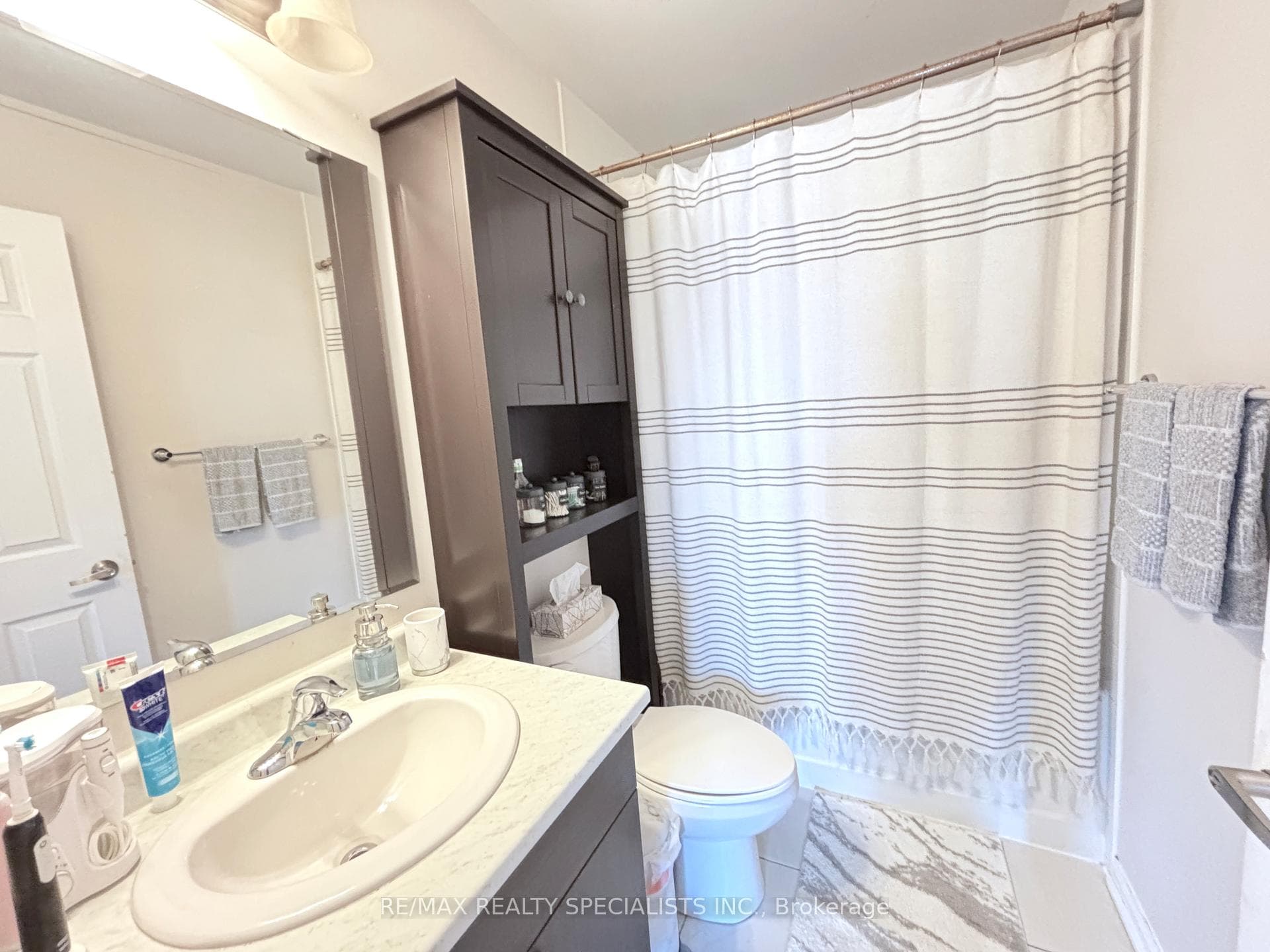 230 Mortimer Crescent photo 13