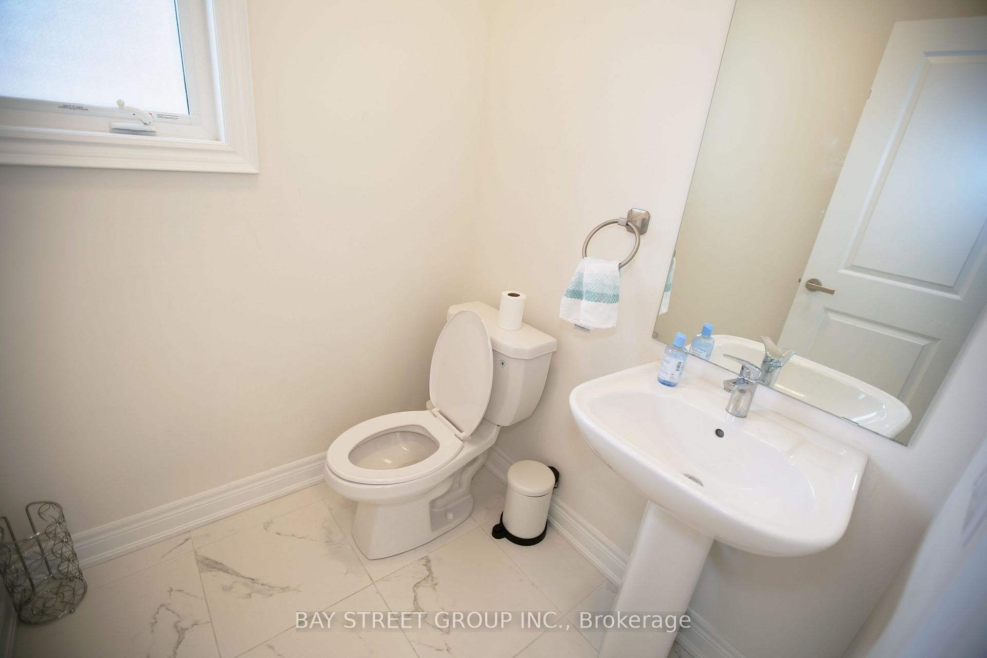 room 152 Ben Sinclair Avenue Unit room photo 12