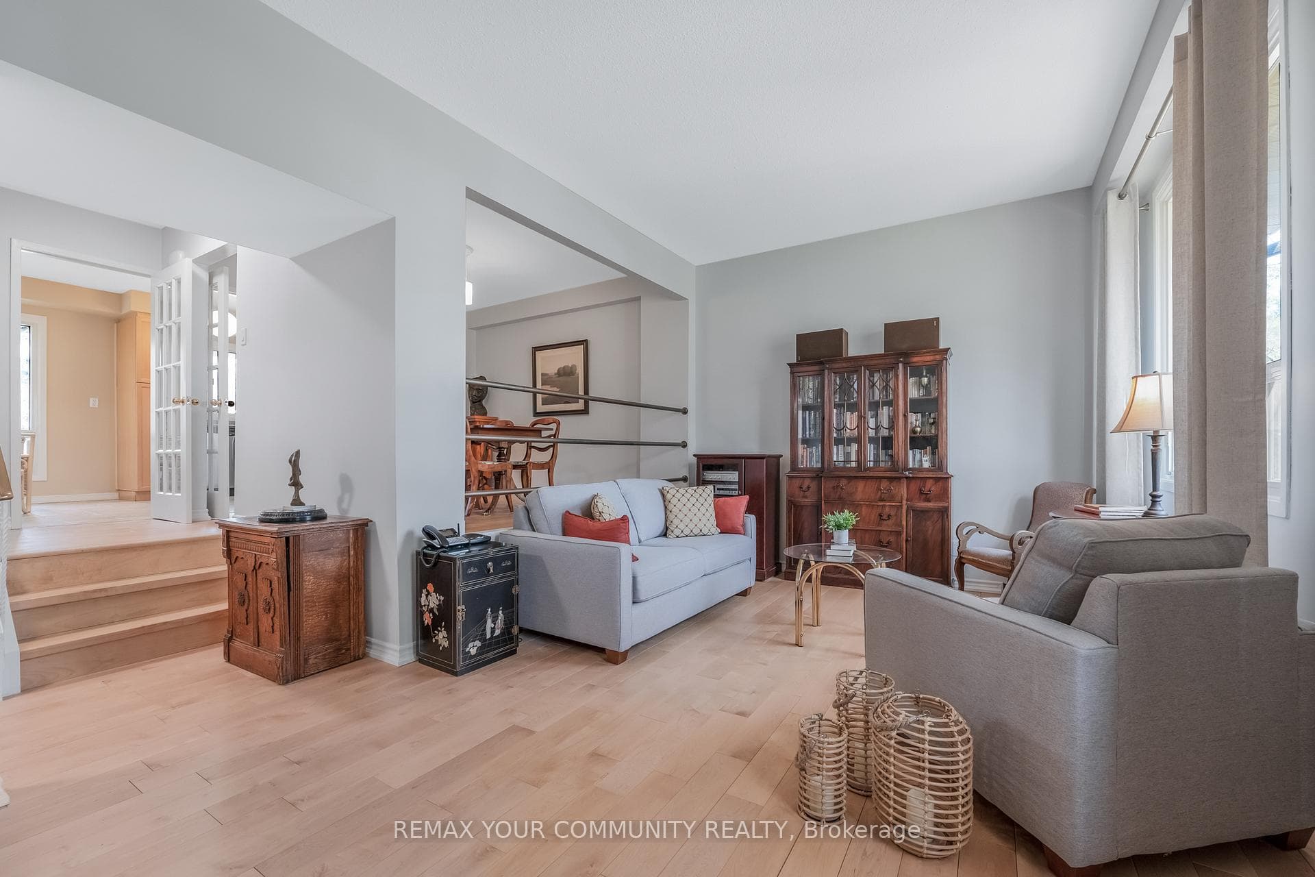 97 Poplar Crescent photo 1