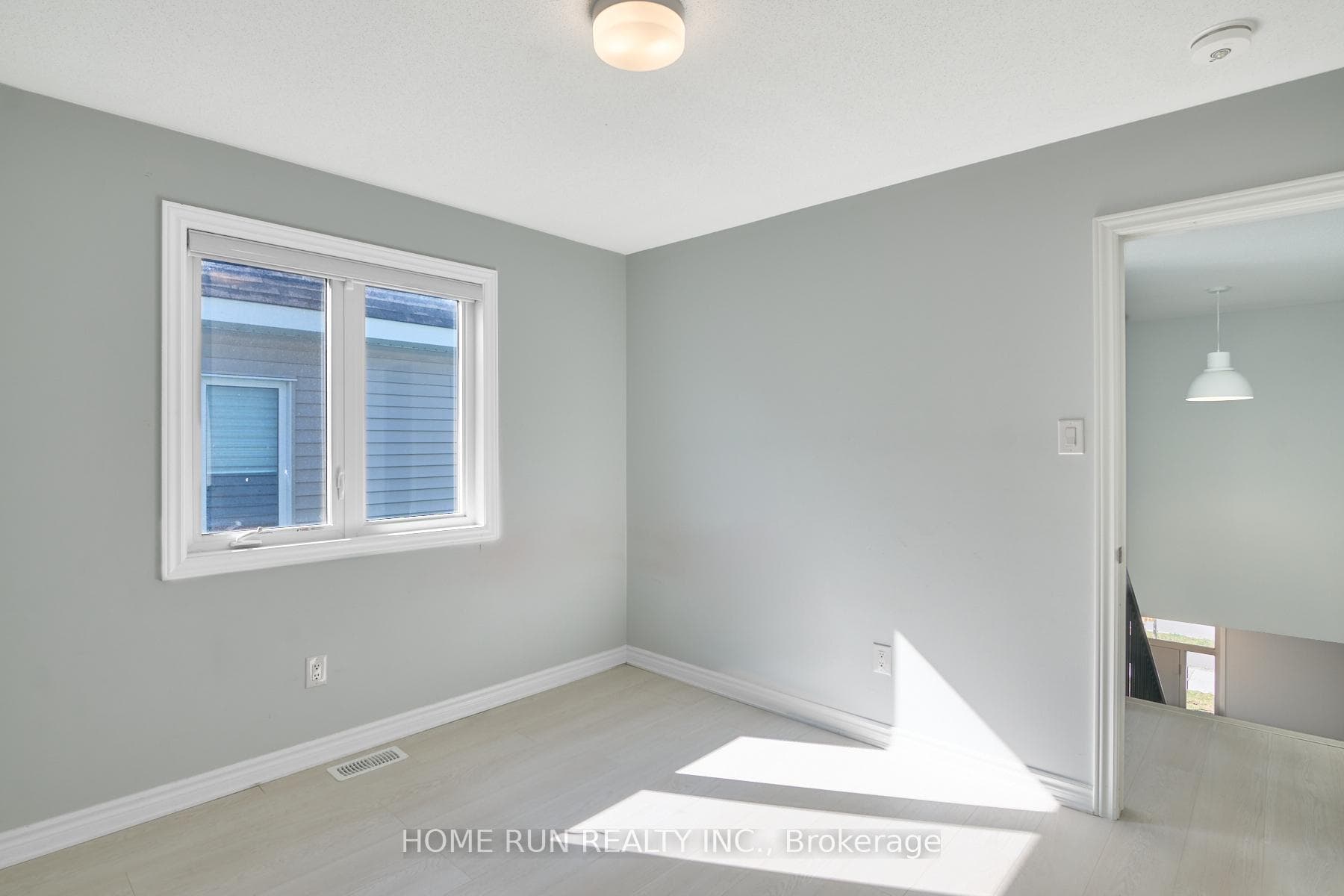 761 DERREEN Avenue photo 31