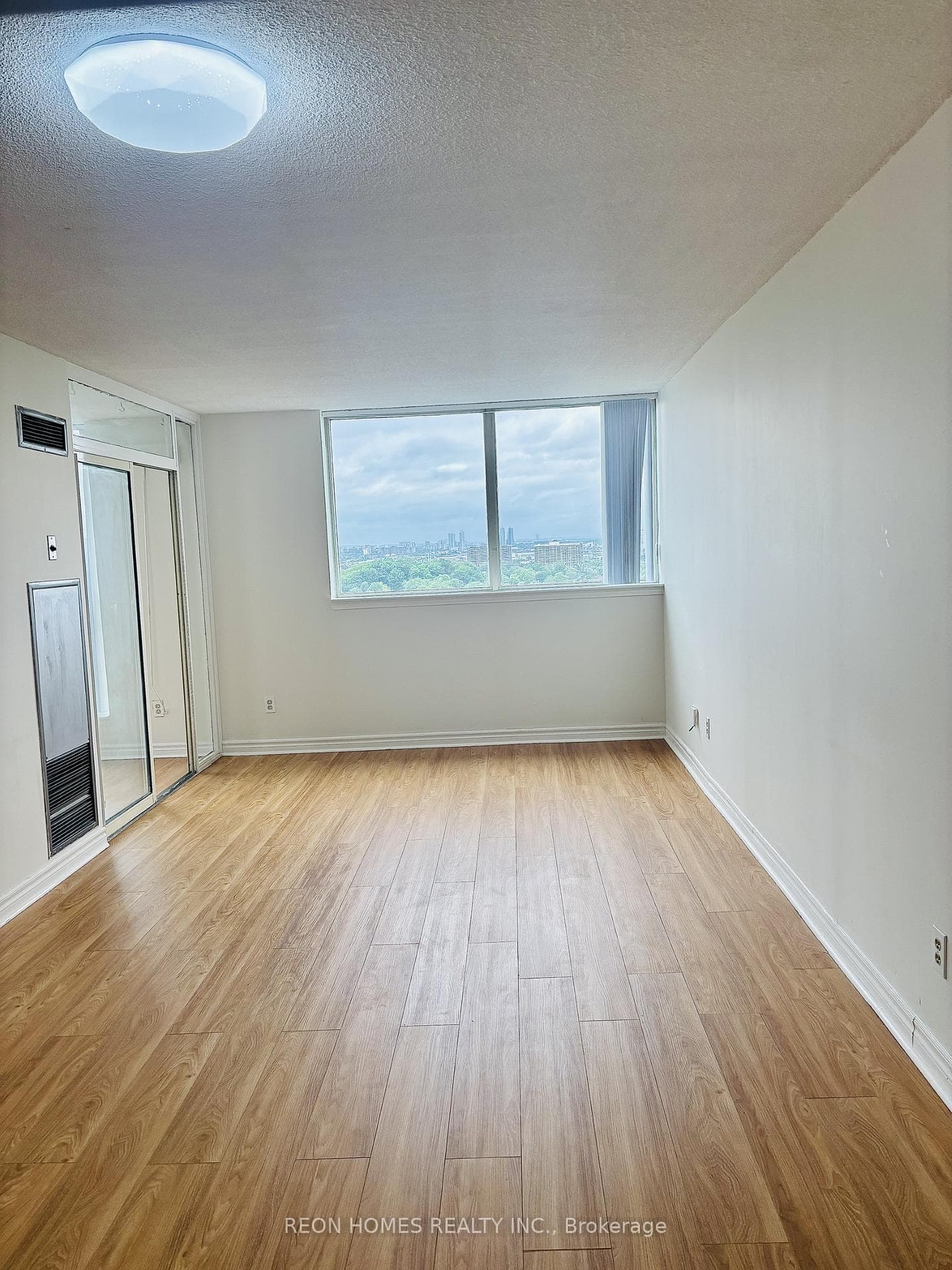 2466 Eglinton Avenue Unit 1610 photo 14