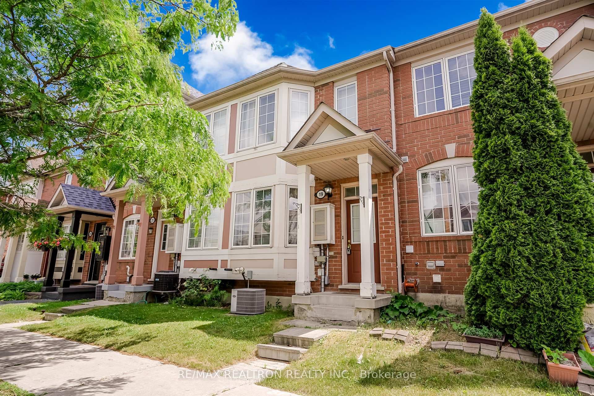 19 Coyote Crescent photo 1