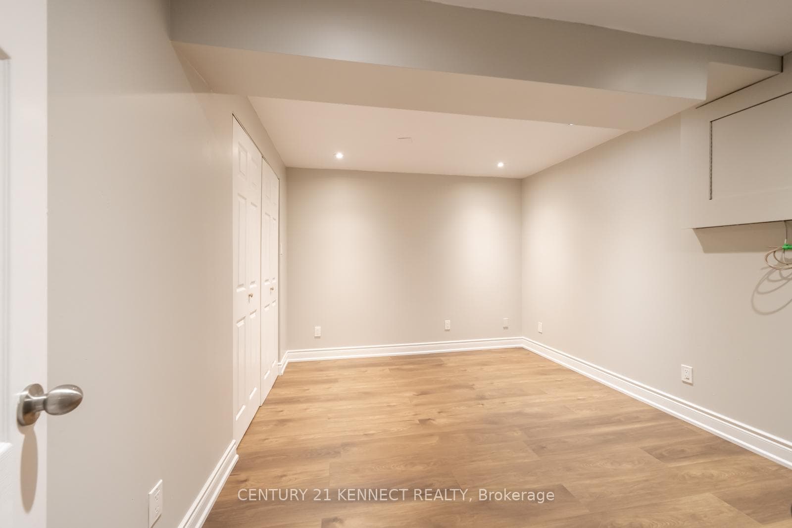805 Playter Crescent photo 38