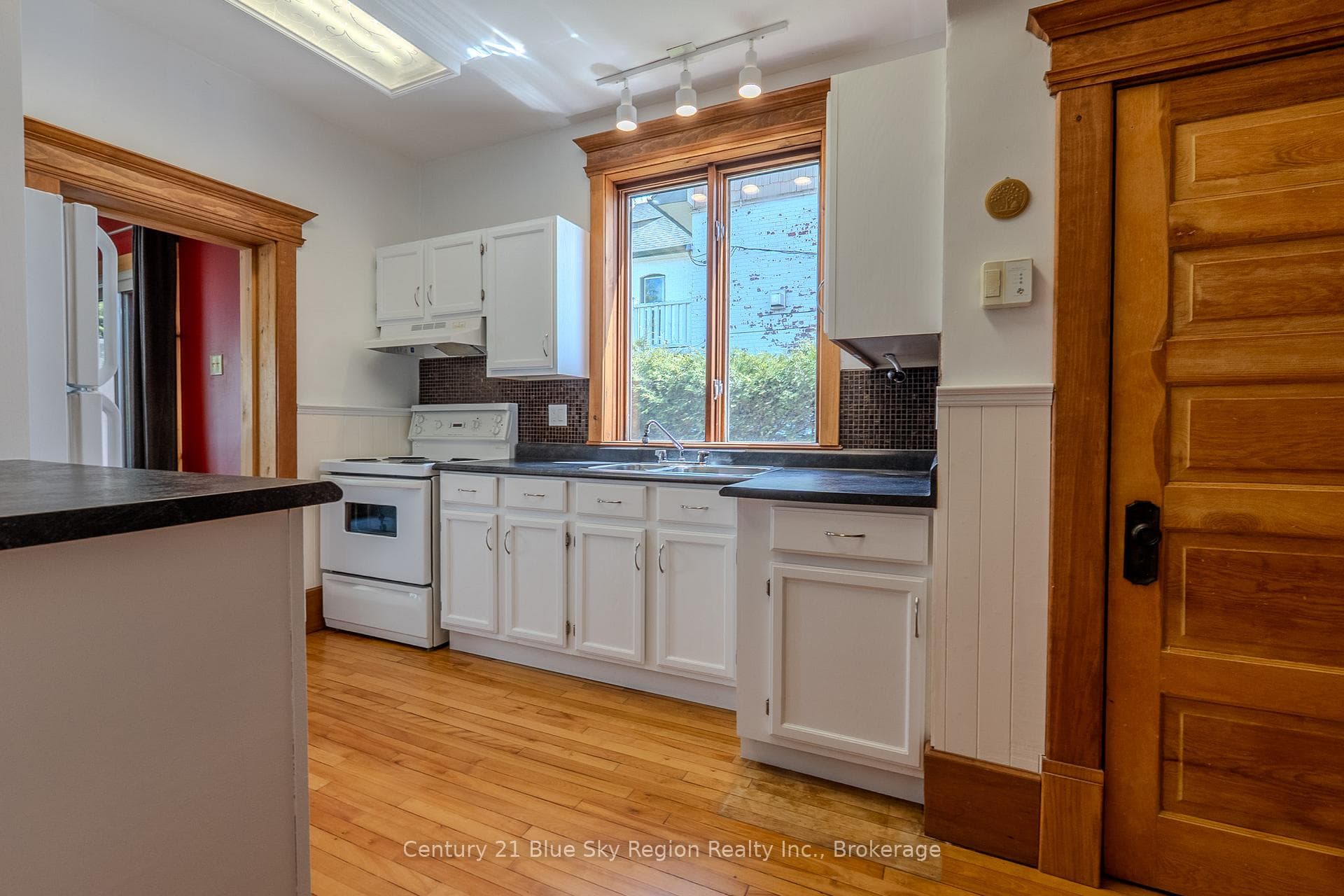 214 Worthington Street photo 10