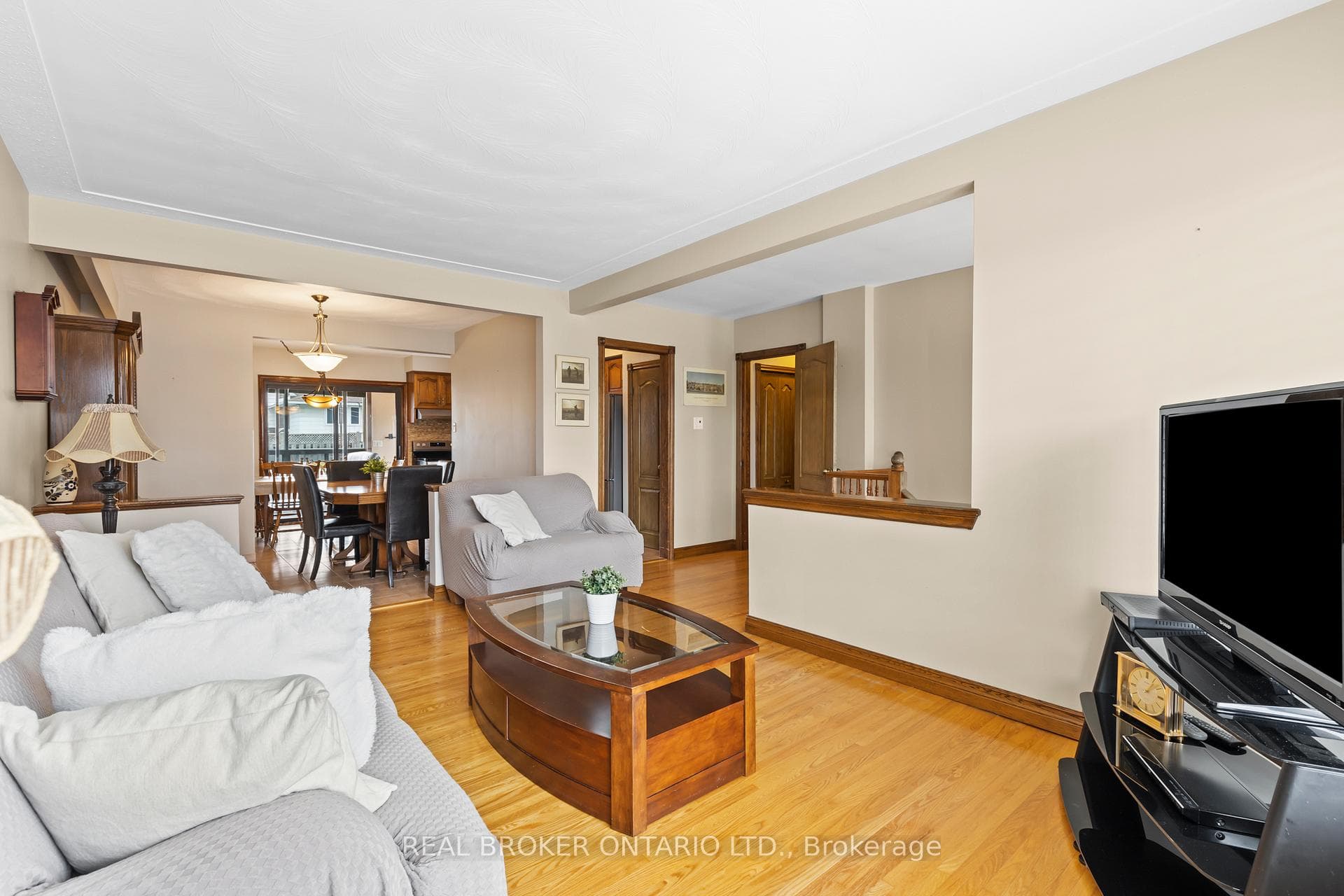 104 Howard Avenue photo 6