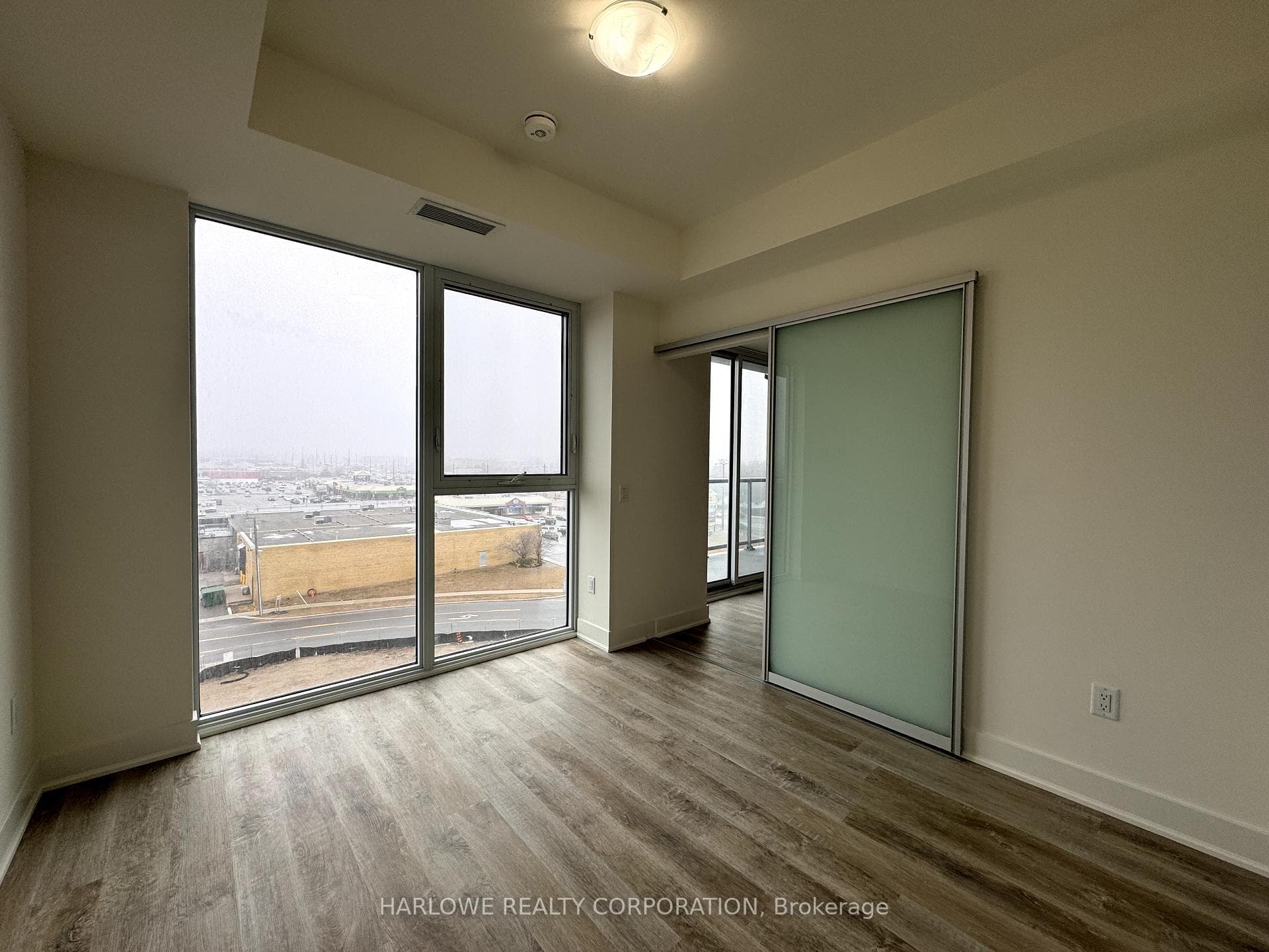 185 Deerfield Road Unit 605 photo 11