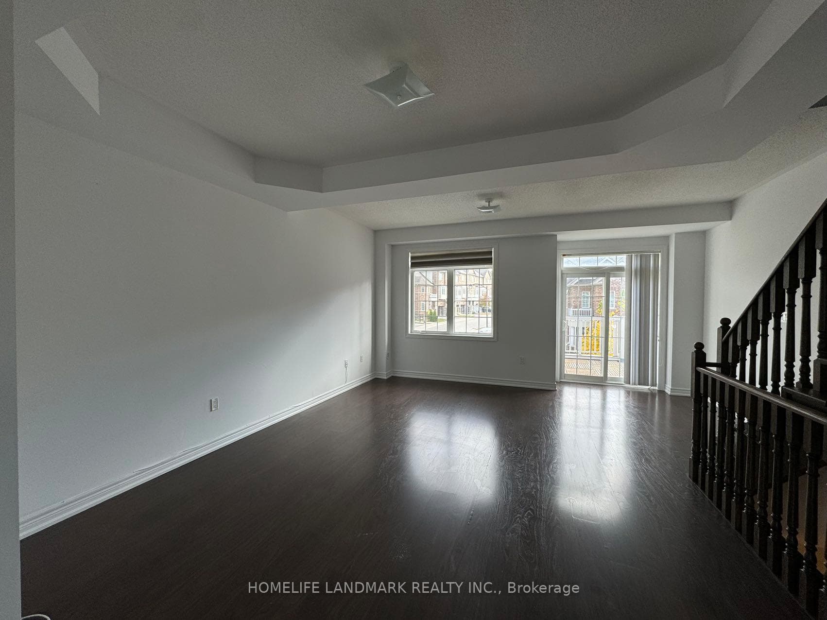 18 Roy Grove Way photo 3