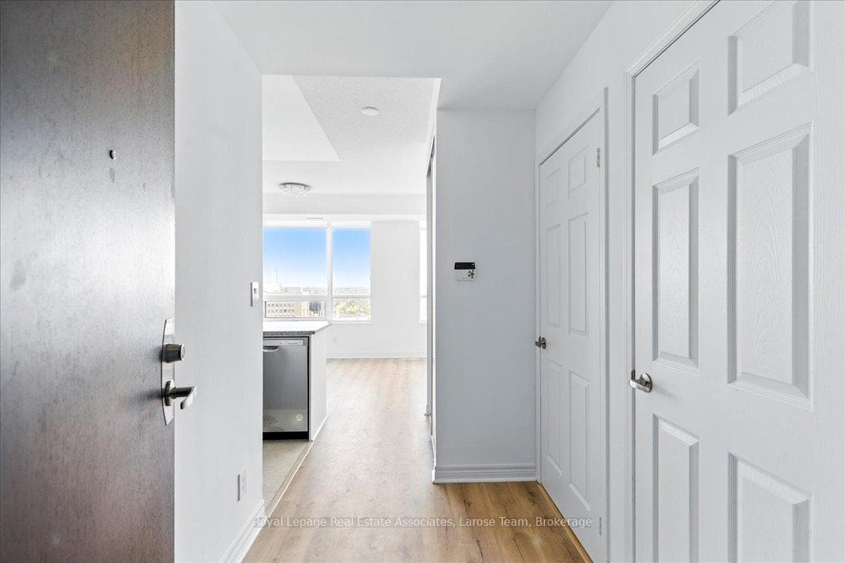 208 Enfield Place Unit 3701 photo 6