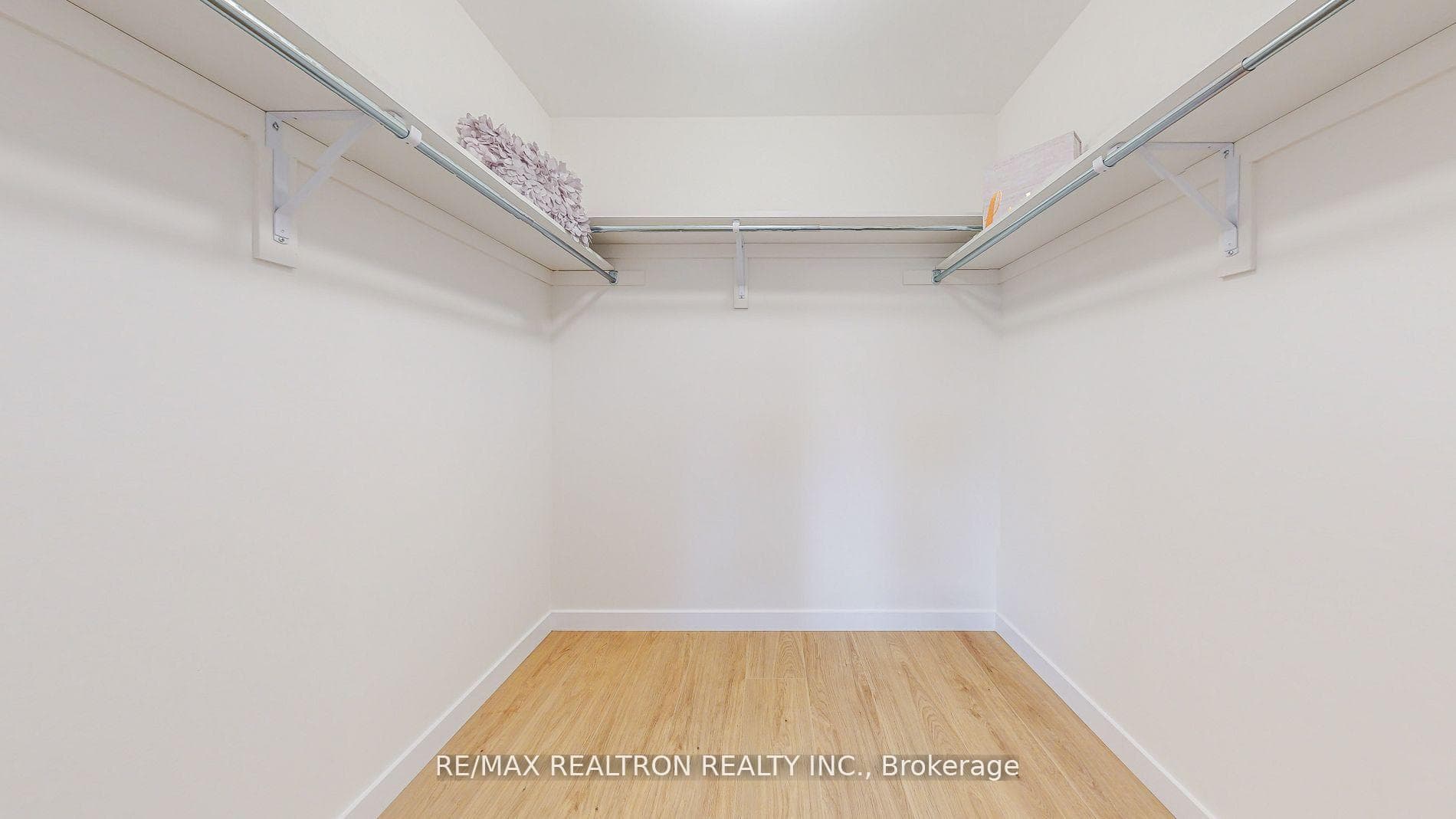 10262 Keele Street photo 7