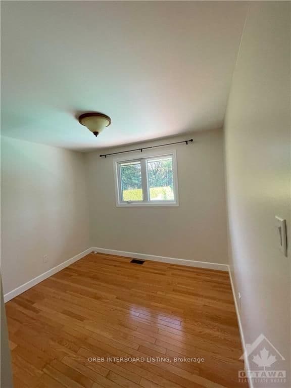 2544 GRAVELLE Crescent photo 28