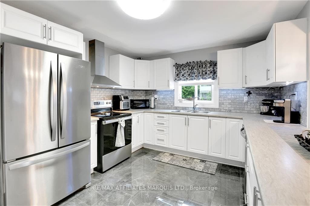 234 FIFTH Street photo 4