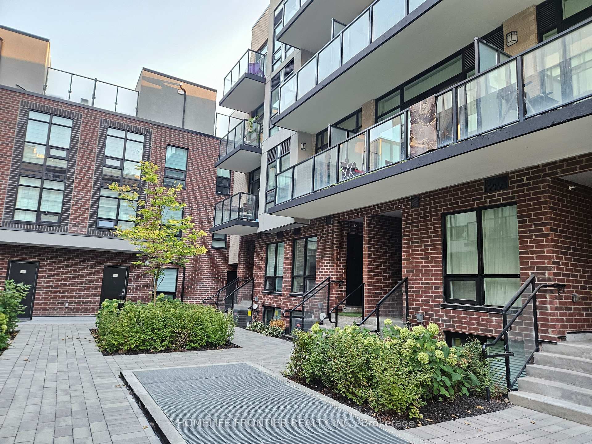 871 Sheppard Avenue Unit 18 photo 3