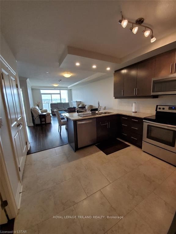 240 VILLAGEWALK Boulevard Unit 607 photo 5