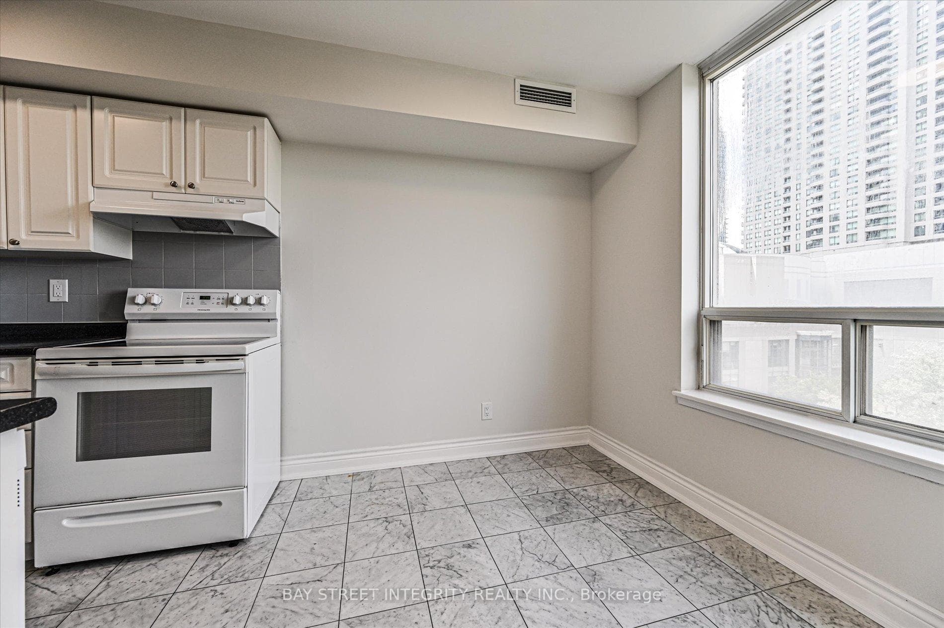 18 Hillcrest Avenue Unit 602 photo 9