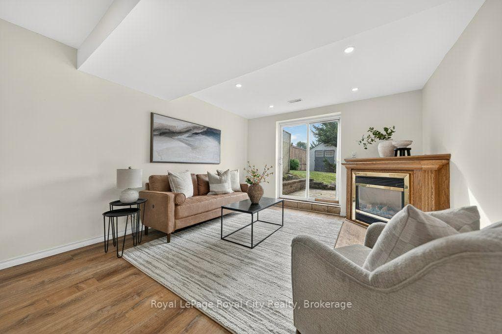 18 Springdale Boulevard photo 32
