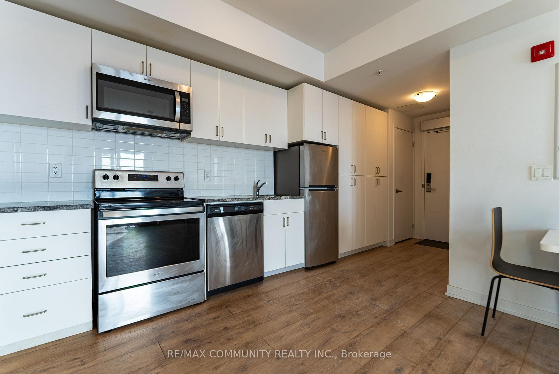 1800 Simcoe Street Unit 417 photo 6