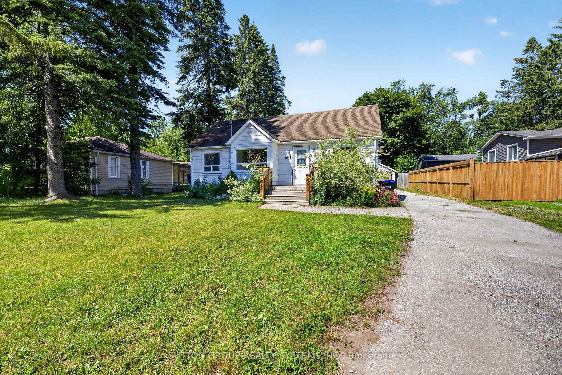 2082 Lilac Drive photo 1