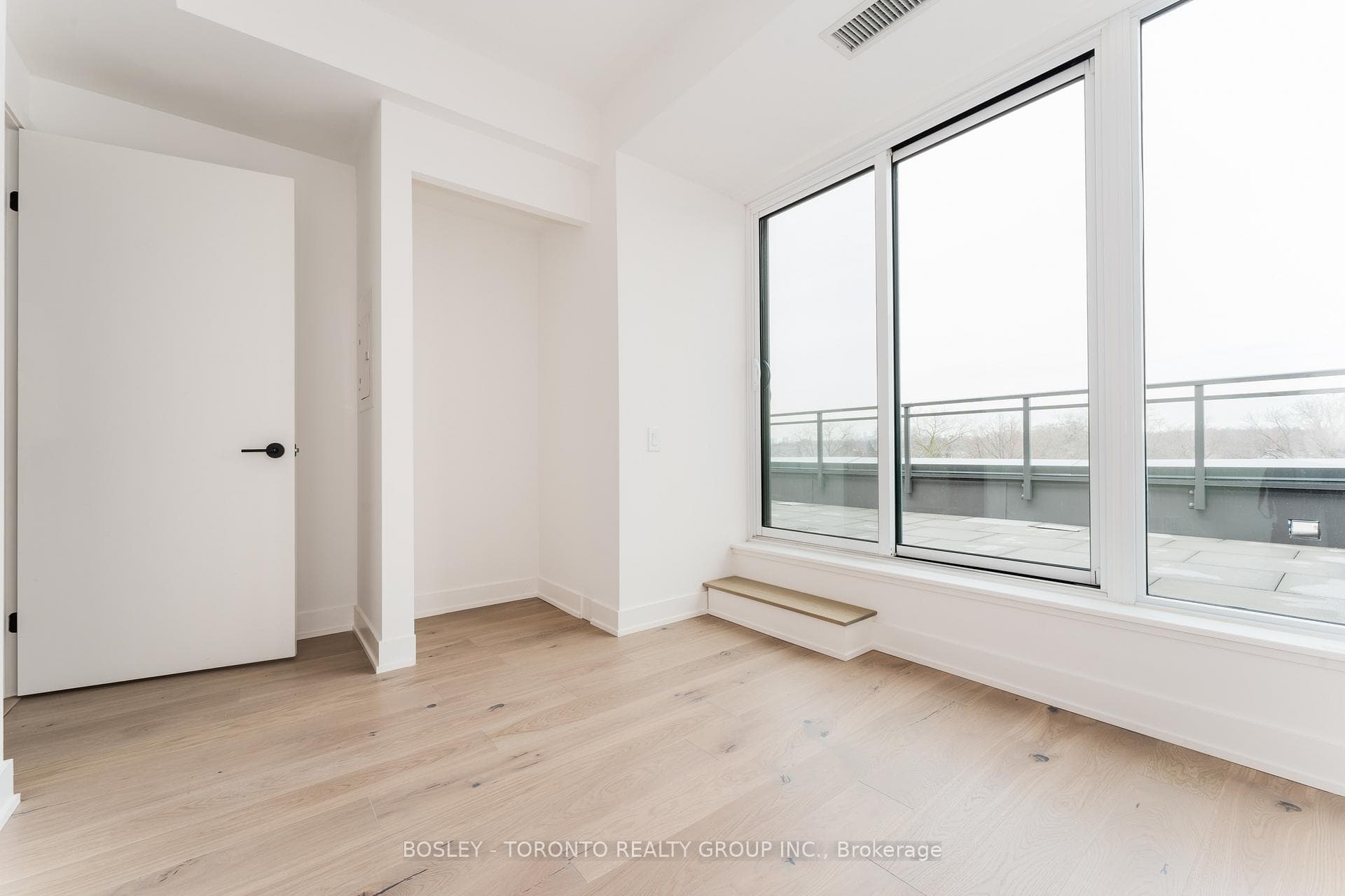 1285 Queen Street Unit 504 photo 17