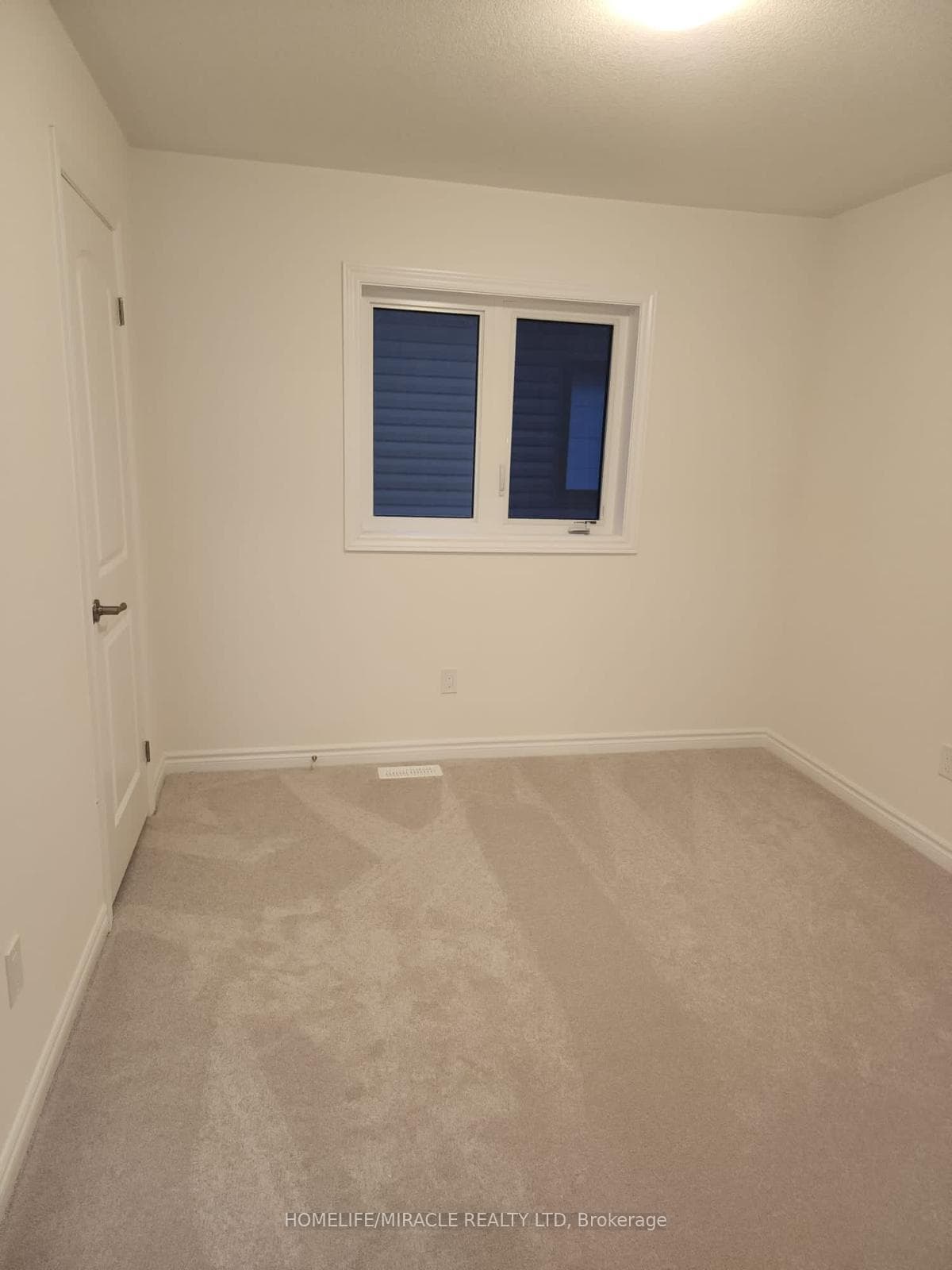 35 Jenner Drive photo 8