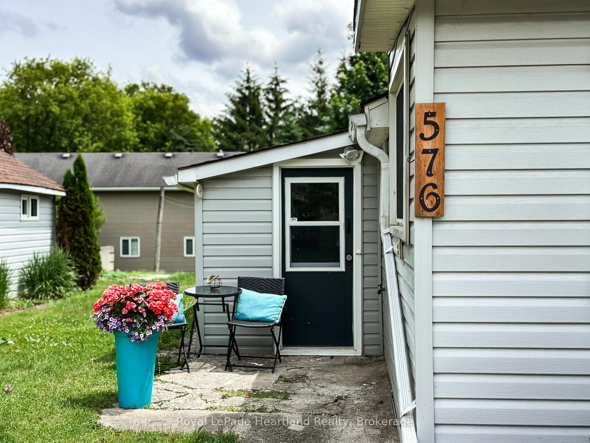 576 Queen Street photo 39