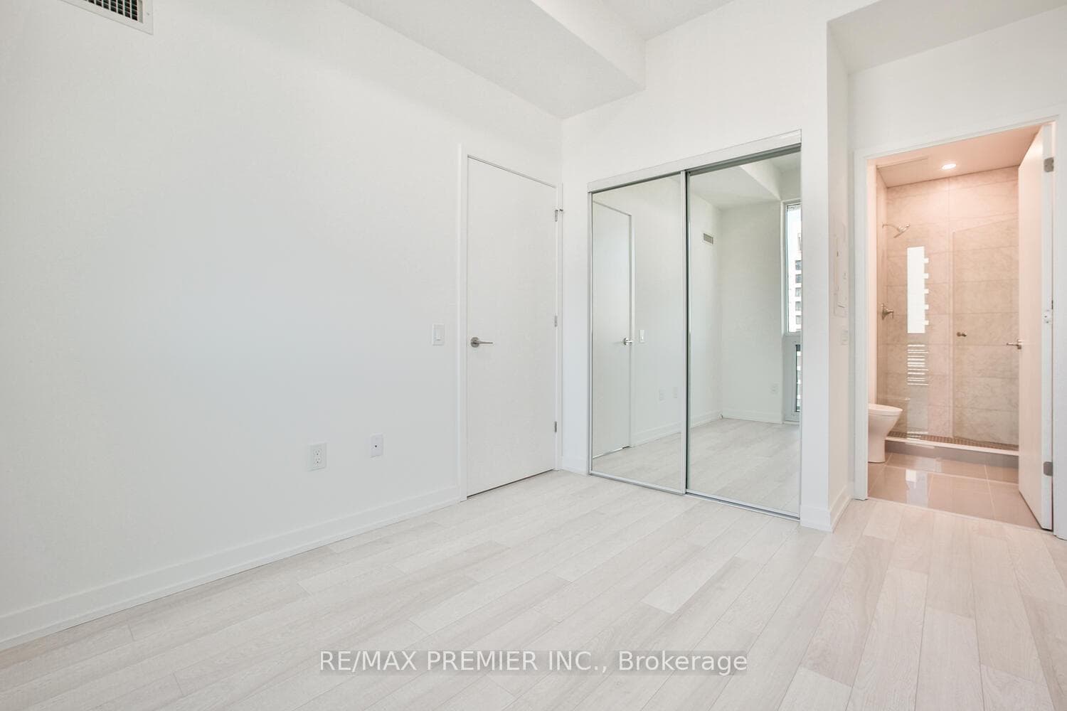 39 Roehampton Avenue Unit 3010 photo 18