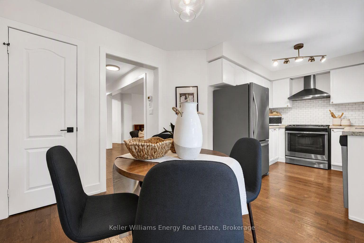 4 Primeau Avenue photo 44