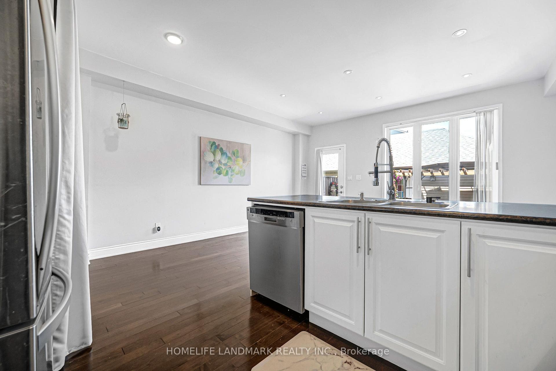 293 Murray Ross Parkway photo 10