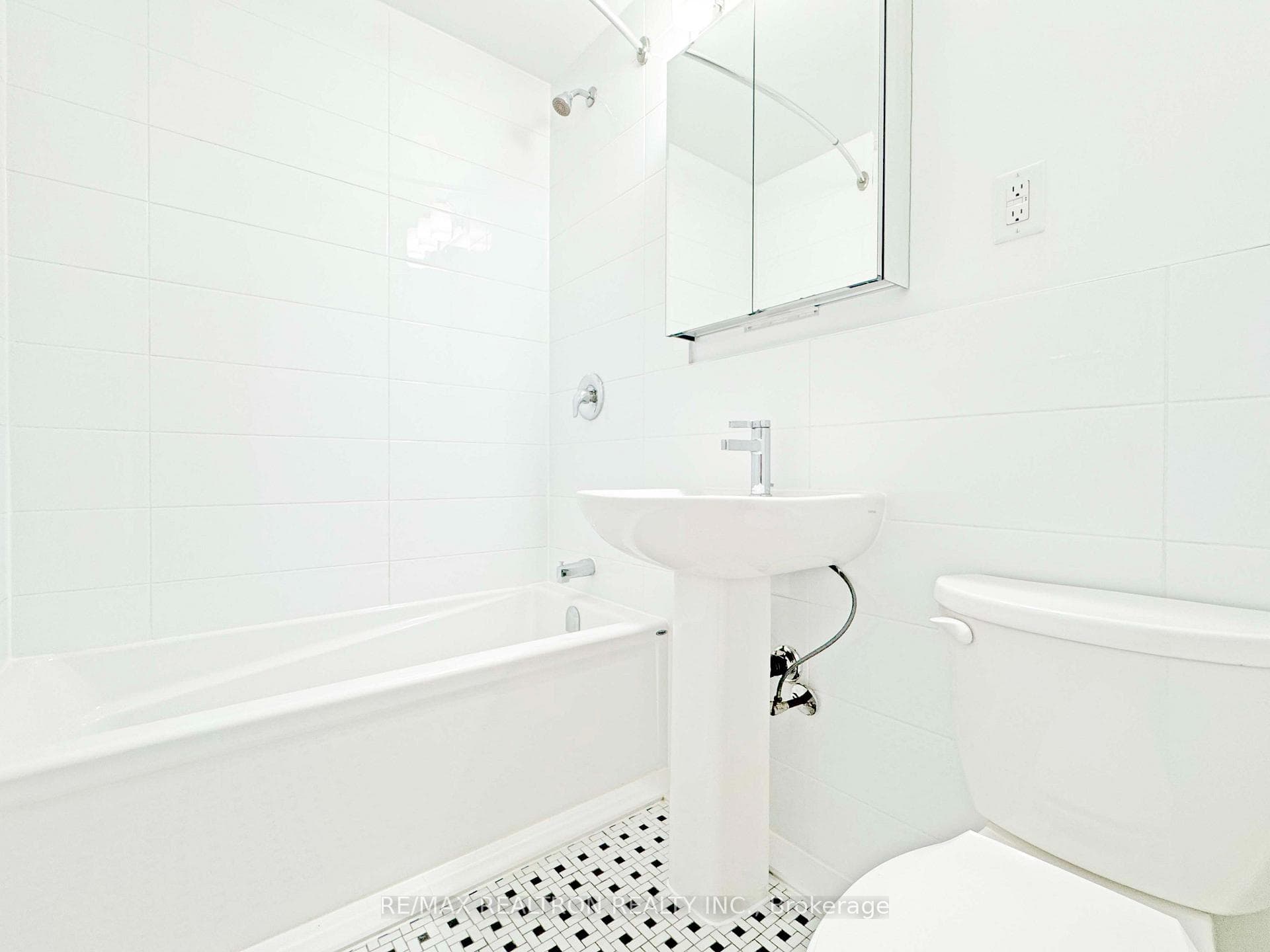 1291 Bayview Avenue Unit 603 photo 13
