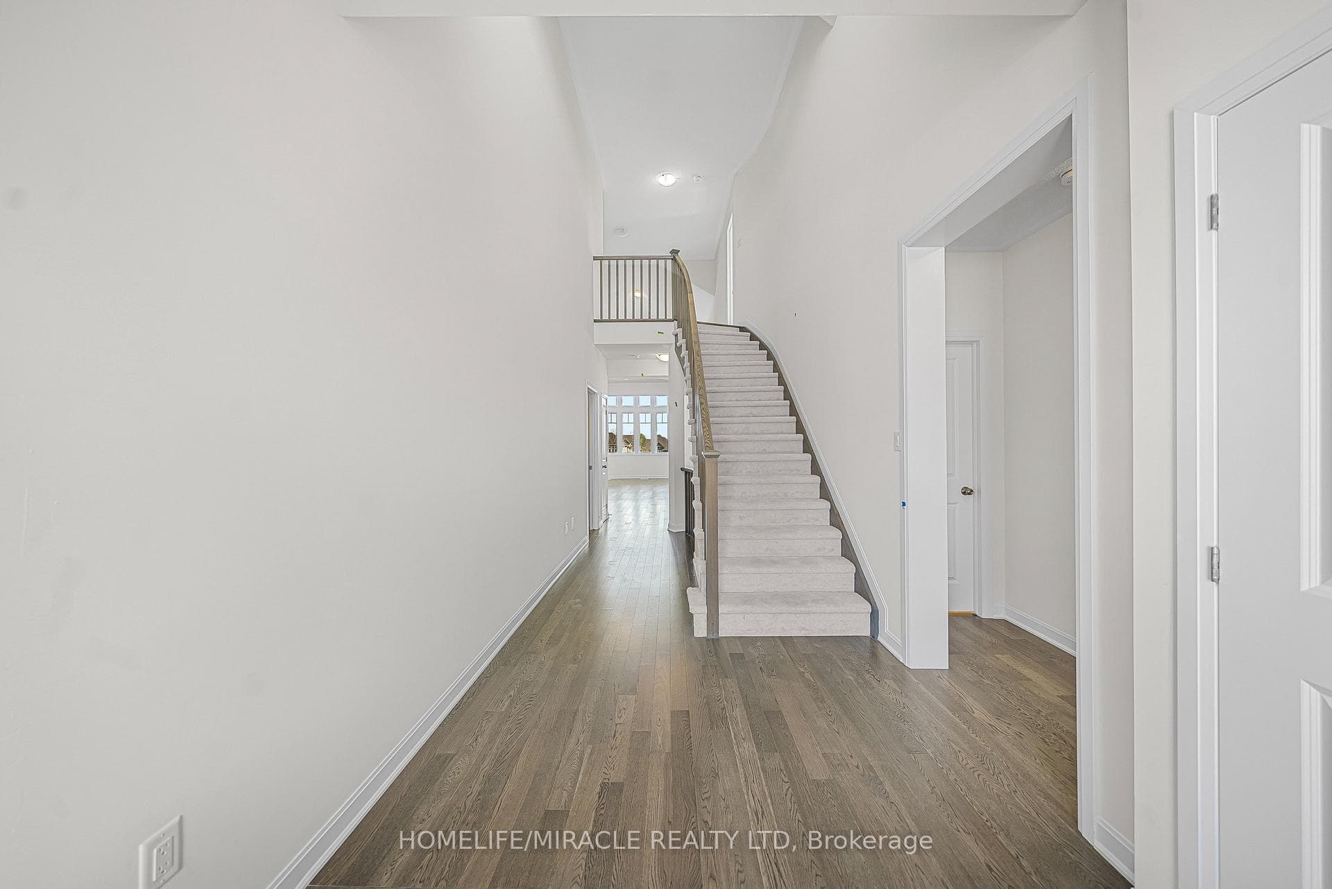 34 Royal Oak Crescent photo 17