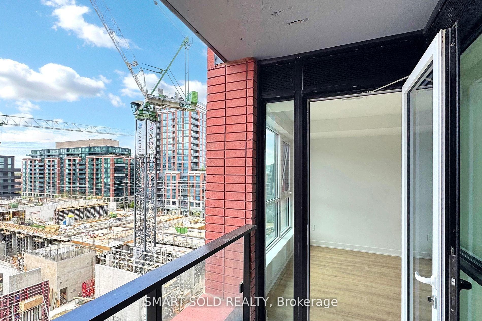 8 Tippett Road Unit 628 photo 31