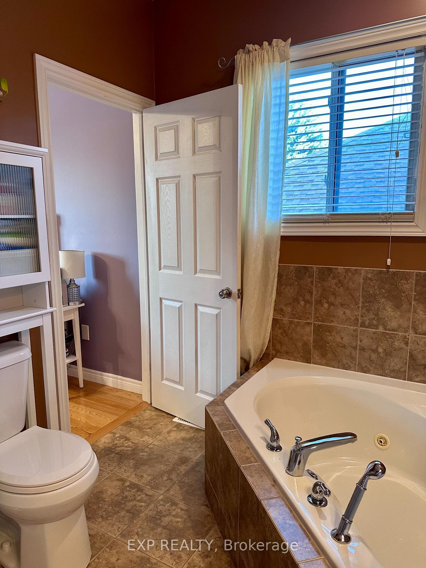 1 Falconridge Court photo 23