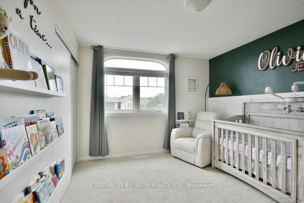 4 Rundle Crescent photo 21