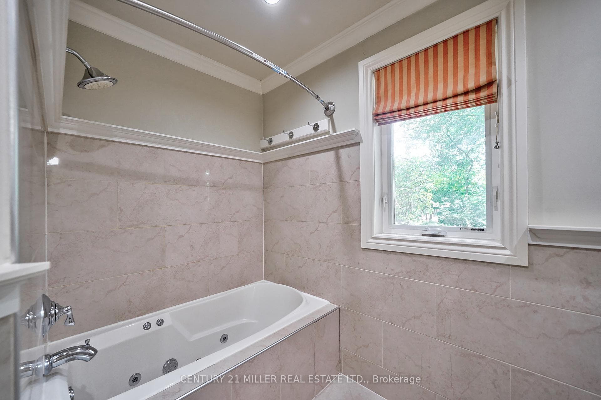 1386 Hixon Street photo 21