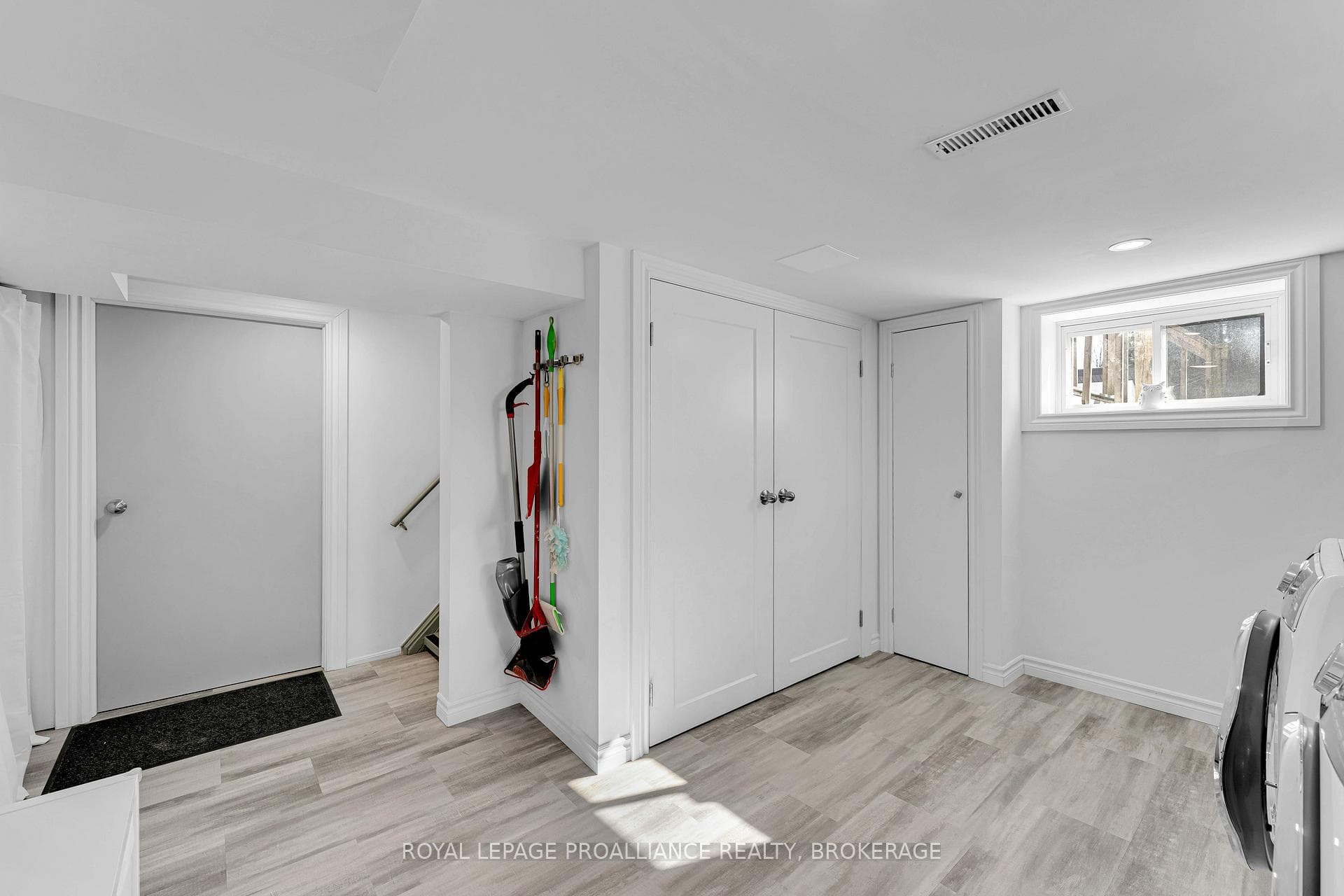 586 Union Street photo 24