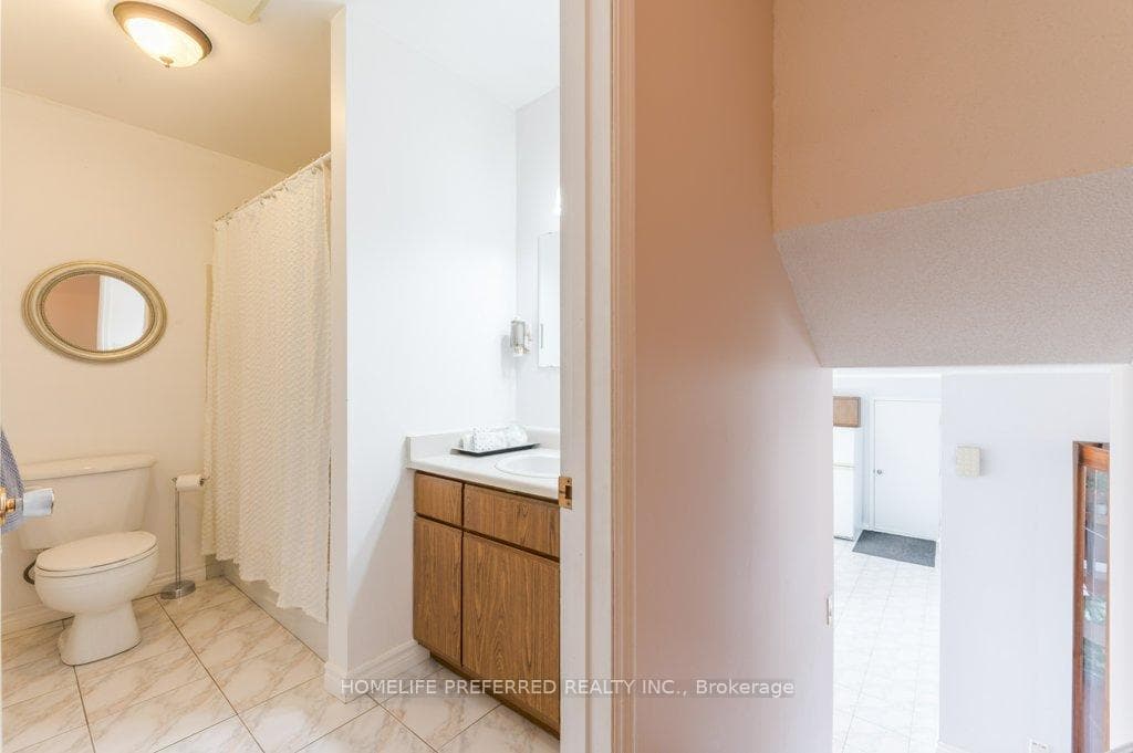 1989 Darling Crescent photo 22